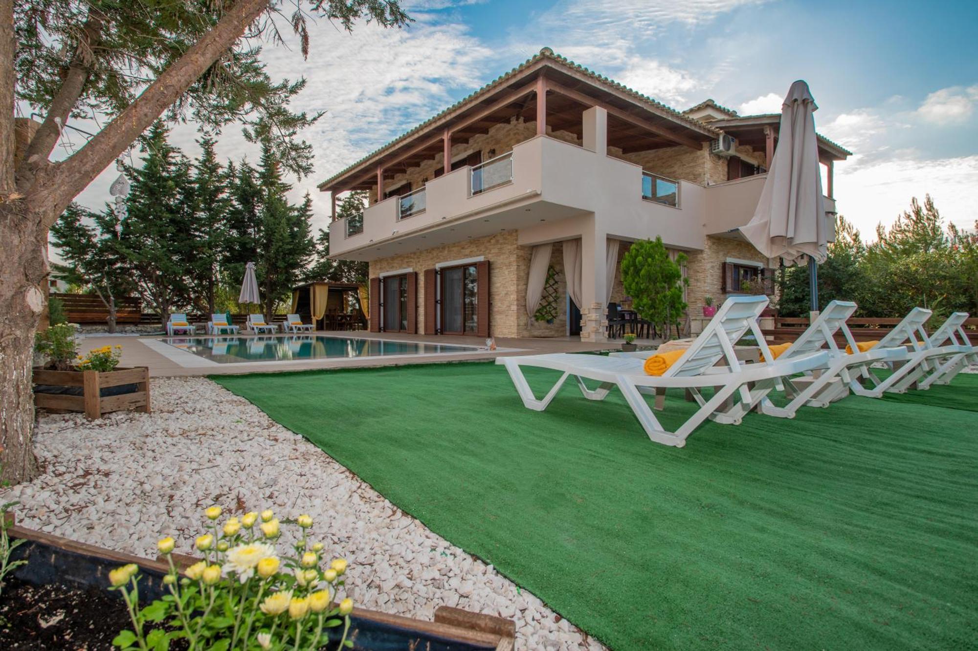 Villa Peroulis *