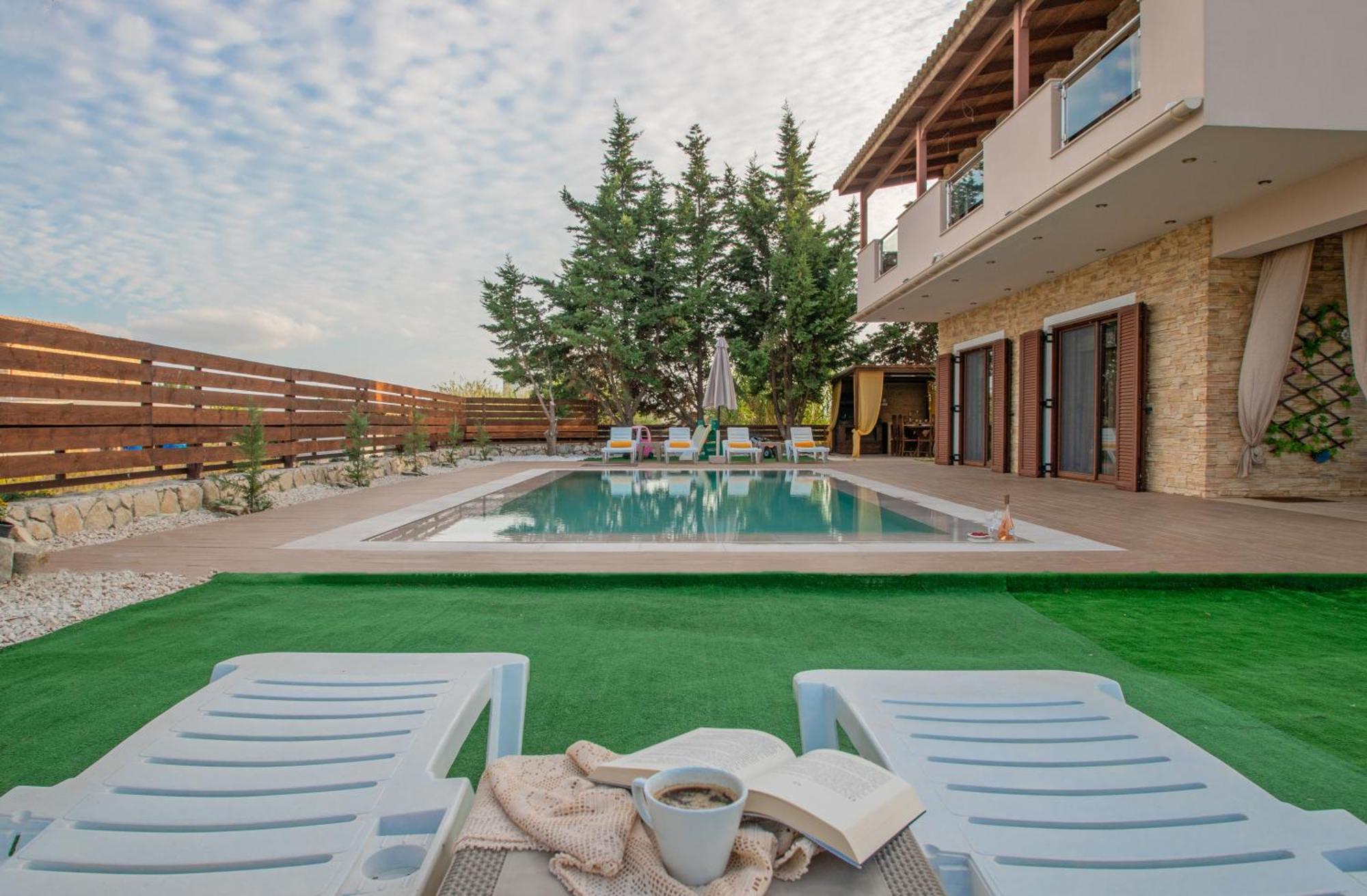 Villa Peroulis Laganas