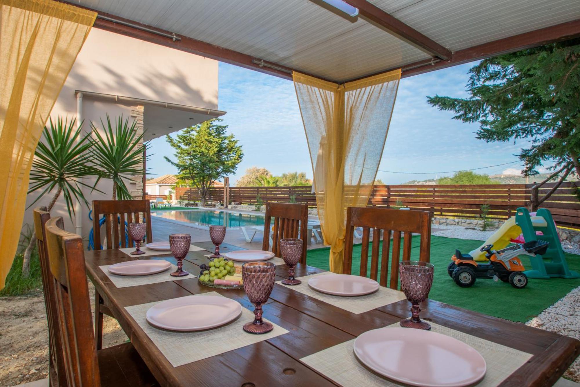 Peroulis Villa Laganas