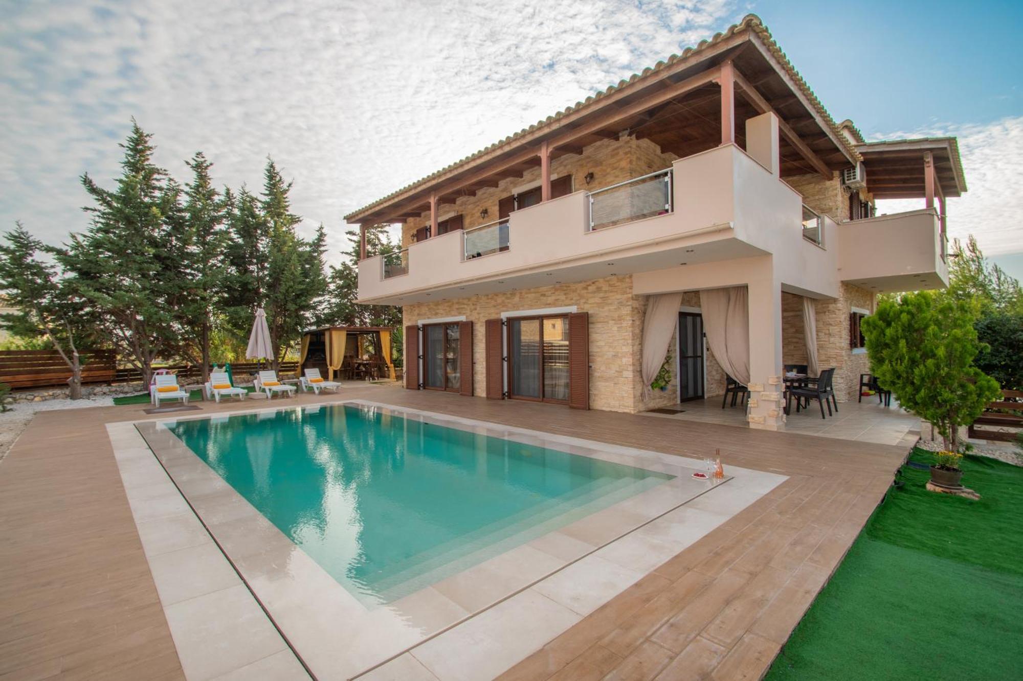 Villa Peroulis Laganas