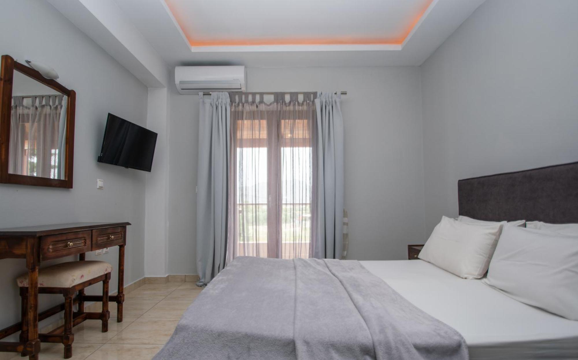 Peroulis Villa Laganas